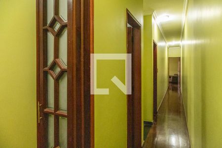 Casa à venda com 300m², 4 quartos e 2 vagasCorredor