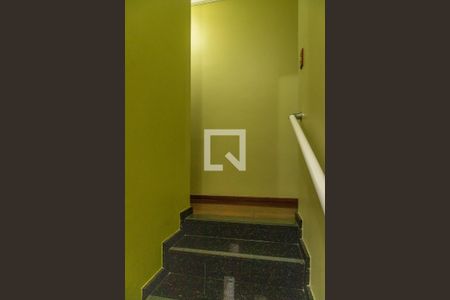 Casa à venda com 300m², 4 quartos e 2 vagasEscada