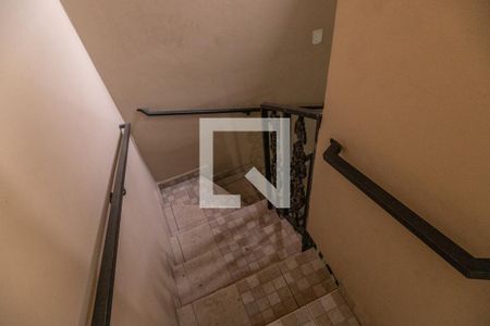 Casa à venda com 300m², 4 quartos e 2 vagasEscada