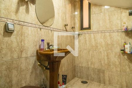 Banheiro de casa à venda com 4 quartos, 300m² em Vila Marieta, São Paulo