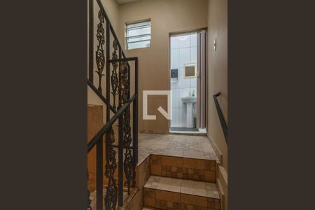 Casa à venda com 300m², 4 quartos e 2 vagasEscada