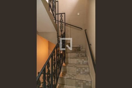 Casa à venda com 300m², 4 quartos e 2 vagasEscada