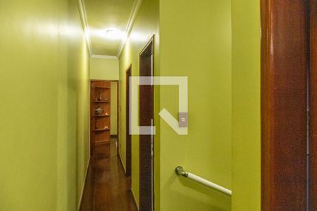 Casa à venda com 300m², 4 quartos e 2 vagasCorredor