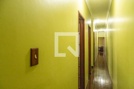 Casa à venda com 300m², 4 quartos e 2 vagasCorredor