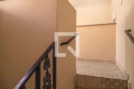 Casa à venda com 300m², 4 quartos e 2 vagasEscada