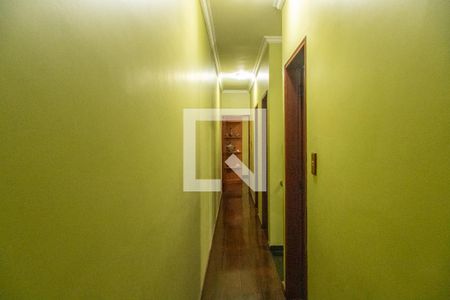 Casa à venda com 300m², 4 quartos e 2 vagasCorredor