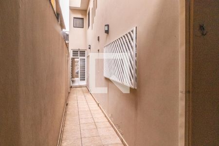Casa à venda com 300m², 4 quartos e 2 vagasCorredor lateral externo