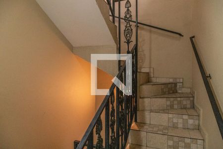 Casa à venda com 300m², 4 quartos e 2 vagasEscada