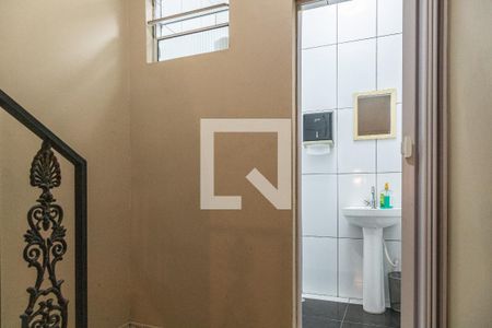 Casa à venda com 300m², 4 quartos e 2 vagasEscada