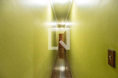 Casa à venda com 300m², 4 quartos e 2 vagasCorredor