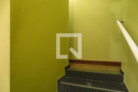 Casa à venda com 300m², 4 quartos e 2 vagasEscada