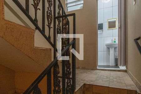 Casa à venda com 300m², 4 quartos e 2 vagasEscada