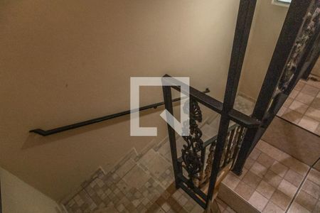 Casa à venda com 300m², 4 quartos e 2 vagasEscada