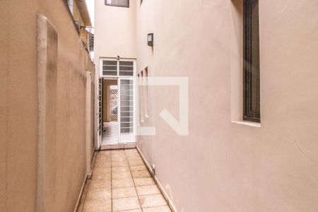 Casa à venda com 300m², 4 quartos e 2 vagasCorredor lateral externo