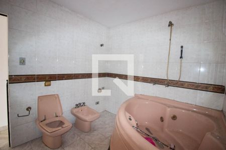 Casa para alugar com 150m², 2 quartos e 1 vaga Casa para alugar com 150m², 2 quartos e 1 vagaBanheiro da Suíte