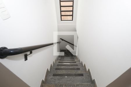 Casa para alugar com 150m², 3 quartos e 2 vagasEscada