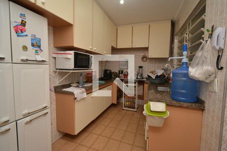 Casa à venda com 101m², 4 quartos e 2 vagas Casa à venda com 101m², 4 quartos e 2 vagasCozinha