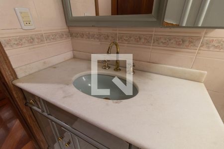 Casa à venda com 420m², 4 quartos e 4 vagasBanheiro Corredor