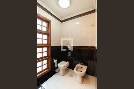 Casa à venda com 420m², 4 quartos e 4 vagasBanheiro do Quarto 1