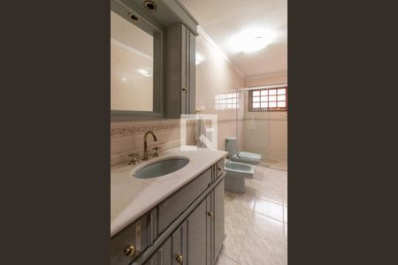 Casa à venda com 420m², 4 quartos e 4 vagasBanheiro Corredor