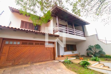 Casa à venda com 420m², 4 quartos e 4 vagasFachada