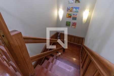 Casa à venda com 420m², 4 quartos e 4 vagasEscada