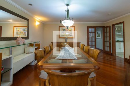 Casa à venda com 420m², 4 quartos e 4 vagasSala