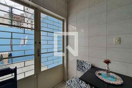 Casa à venda com 180m², 2 quartos e 1 vagaÁrea de serviço