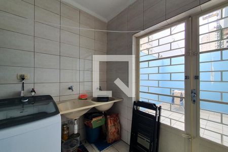 Casa à venda com 180m², 2 quartos e 1 vagaÁrea de serviço