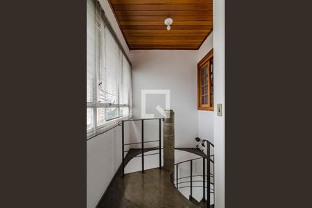 Apartamento à venda com 100m², 3 quartos e 1 vaga Apartamento à venda com 100m², 3 quartos e 1 vagaEscada