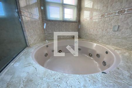 Apartamento à venda com 170m², 3 quartos e 2 vagasBanheira da Suíte