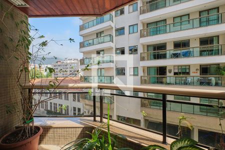 Apartamento à venda com 152m², 3 quartos e 2 vagas Apartamento à venda com 152m², 3 quartos e 2 vagasQuarto Suíte Varanda