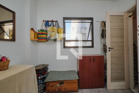 Apartamento à venda com 152m², 3 quartos e 2 vagas Apartamento à venda com 152m², 3 quartos e 2 vagasQuarto de Serviço