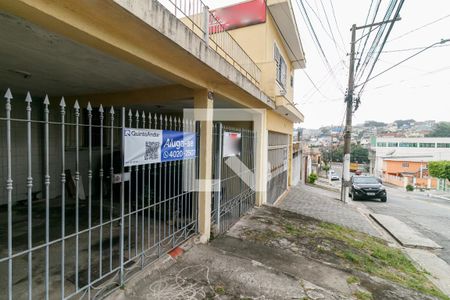 Casa para alugar com 60m², 2 quartos e 1 vaga Casa para alugar com 60m², 2 quartos e 1 vagaFachada