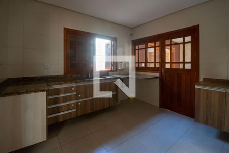 Casa à venda com 234m², 5 quartos e 4 vagasCozinha