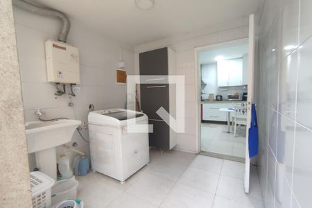 Casa de condomínio à venda com 220m², 4 quartos e 3 vagas1º Pav - Area de Serviço