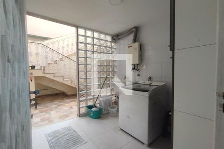 Casa de condomínio à venda com 220m², 4 quartos e 3 vagas1º Pav - Area de Serviço