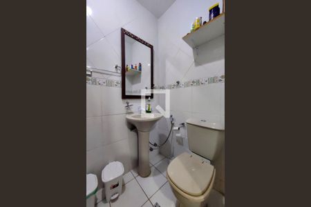 Casa de condomínio à venda com 220m², 4 quartos e 3 vagasBanheiro da garagem 