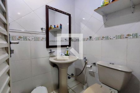 Casa de condomínio à venda com 220m², 4 quartos e 3 vagasBanheiro da garagem 