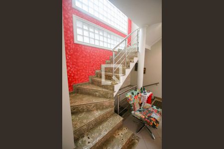 Casa à venda com 430m², 3 quartos e 3 vagasEscada