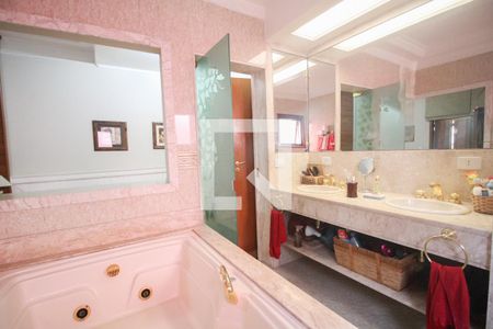 Casa à venda com 430m², 3 quartos e 3 vagasBanheiro do Quarto 1