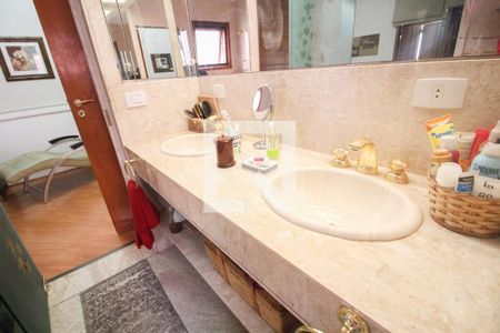 Casa à venda com 430m², 3 quartos e 3 vagasBanheiro do Quarto 1