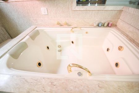 Casa à venda com 430m², 3 quartos e 3 vagasBanheiro do Quarto 1