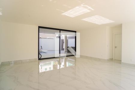 Sala de casa de condomínio à venda com 5 quartos, 500m² em Recreio dos Bandeirantes, Rio de Janeiro