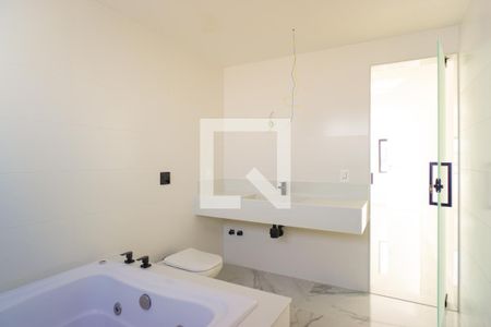 Casa de condomínio à venda com 400m², 5 quartos e 4 vagasBanheiro da Suíte 4