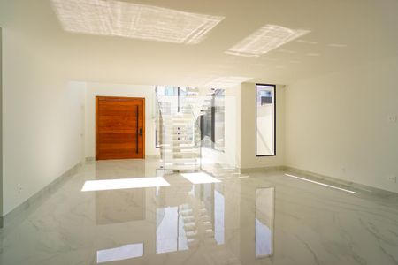 Sala de casa de condomínio à venda com 5 quartos, 500m² em Recreio dos Bandeirantes, Rio de Janeiro