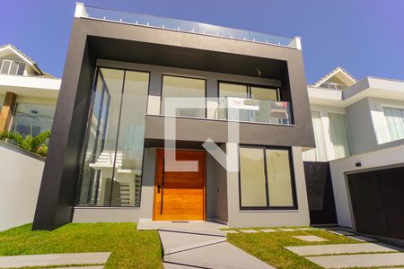 Casa de condomínio à venda com 400m², 5 quartos e 4 vagasFachada