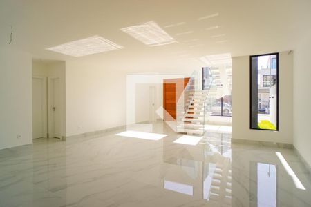 Sala de casa de condomínio à venda com 5 quartos, 400m² em Recreio dos Bandeirantes, Rio de Janeiro