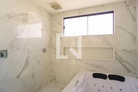 Casa de condomínio à venda com 400m², 5 quartos e 4 vagasBanheiro da Suíte 2