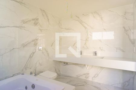 Casa de condomínio à venda com 400m², 5 quartos e 4 vagasBanheiro da Suíte 2